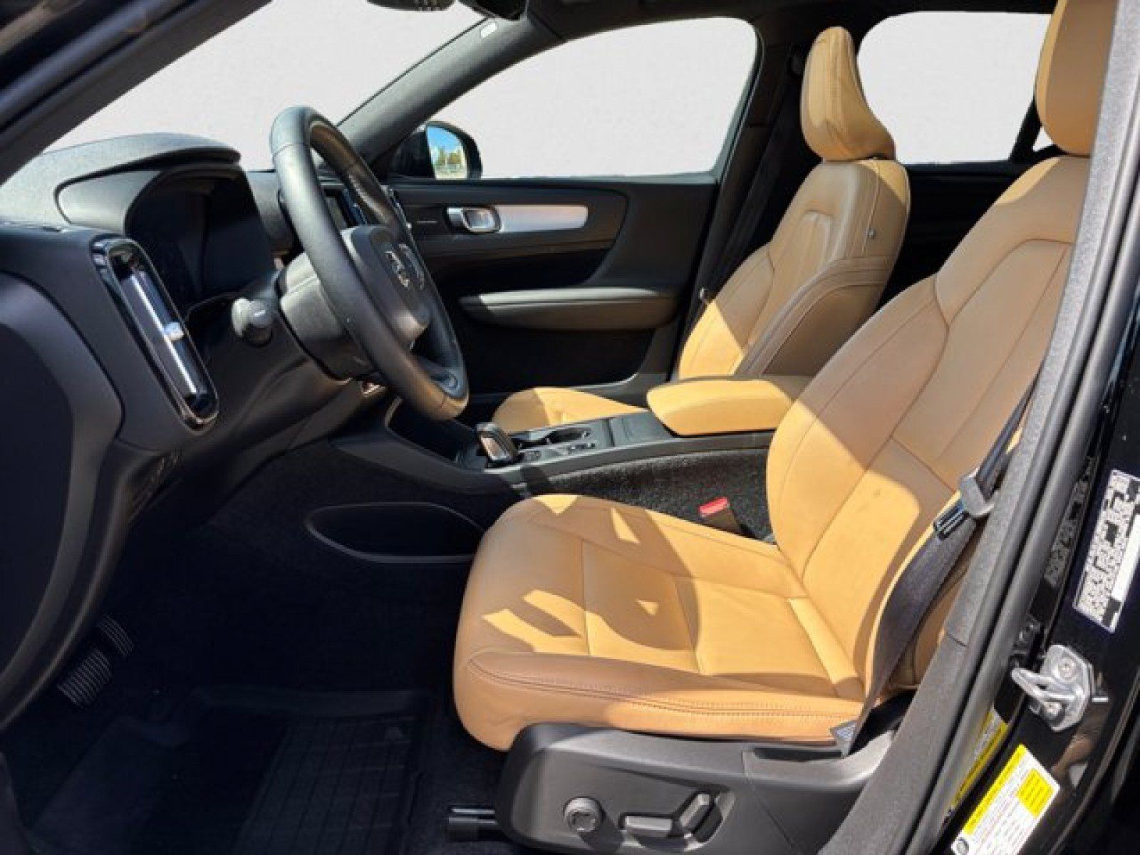 Used 2019 Volvo XC40 T5 Momentum AWD/4WD image 10