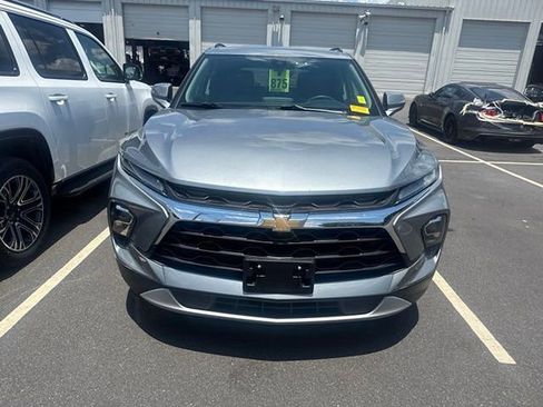 Used 2025 Chevrolet Blazer LT w/ Sound & Technology Package FWD image 2