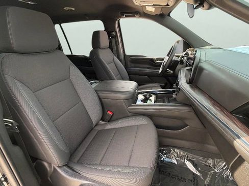 Certified 2025 Chevrolet Suburban LS RWD image 35