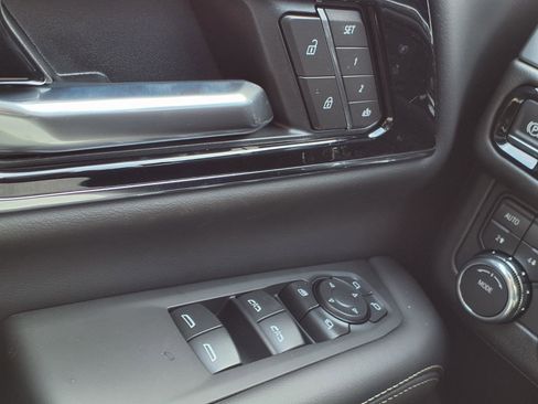 New 2026 GMC Yukon Elevation image 17