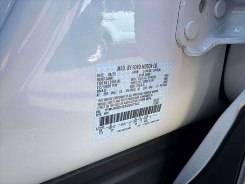 Used 2025 Ford Explorer Active w/ Active Comfort Package image 10