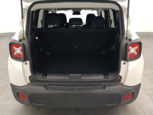 Used 2020 Jeep Renegade Latitude FWD image 29