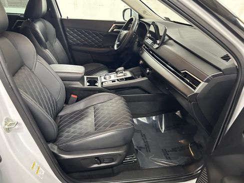 Used 2023 Mitsubishi Outlander AWD image 13