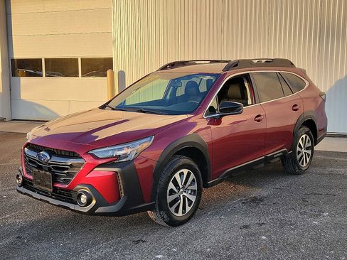 Used 2025 Subaru Outback Premium image 3