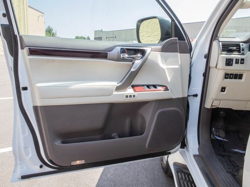 Used 2016 Lexus GX 460 w/ Premium Package AWD/4WD image 18
