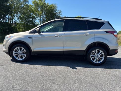 Used 2017 Ford Escape SE w/ SE Leather Comfort Package AWD/4WD image 2