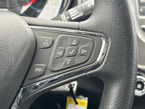 Used 2017 Chevrolet Cruze LT image 22