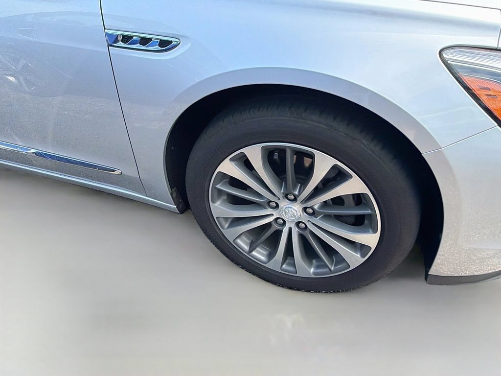 Used 2018 Buick LaCrosse Essence w/ Sun and Shade Package AWD/4WD image 9
