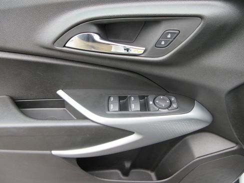 Certified 2025 Chevrolet Trax LS w/ LS Convenience Package FWD image 20