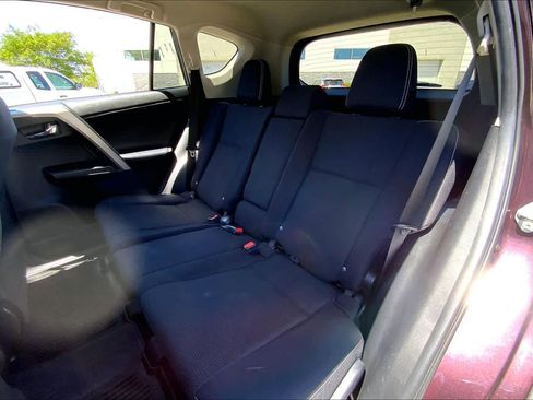 Used 2018 Toyota RAV4 XLE AWD/4WD image 21