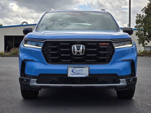 New 2025 Honda Pilot TrailSport image 2