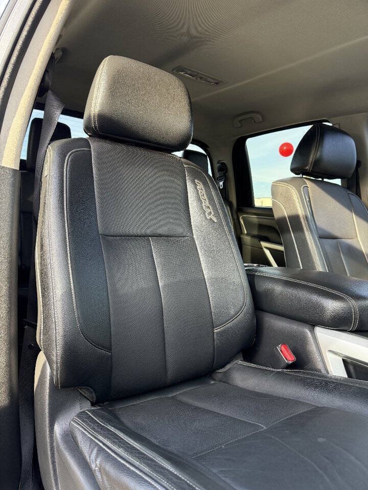 Used 2019 Nissan Titan PRO-4X w/ Pro-4x Convenience Package AWD/4WD image 19