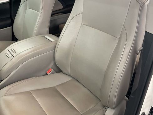 Used 2019 Toyota Highlander XLE image 15