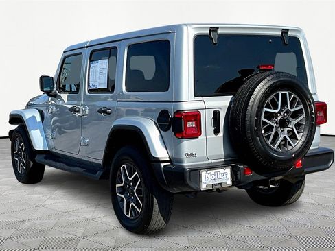Used 2024 Jeep Wrangler Sahara image 13