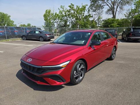Certified 2025 Hyundai Elantra Sport FWD image 2