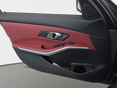 Used 2025 BMW 330i xDrive Sedan w/ M Sport Package image 28