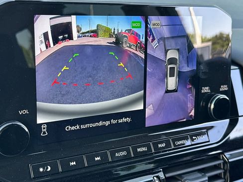 New 2025 Nissan Pathfinder SL image 21