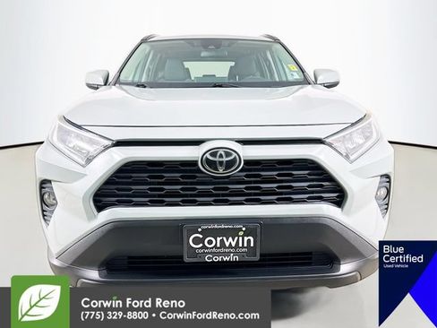 Used 2019 Toyota RAV4 XLE AWD/4WD image 2