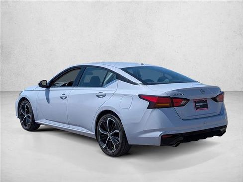 Used 2024 Nissan Altima 2.5 SR FWD image 7