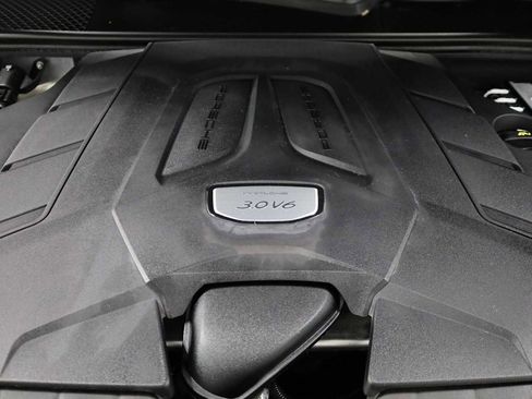 Used 2022 Porsche Cayenne image 41