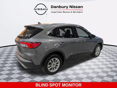 Used 2022 Ford Escape SE w/ Cold Weather Package AWD/4WD image 3