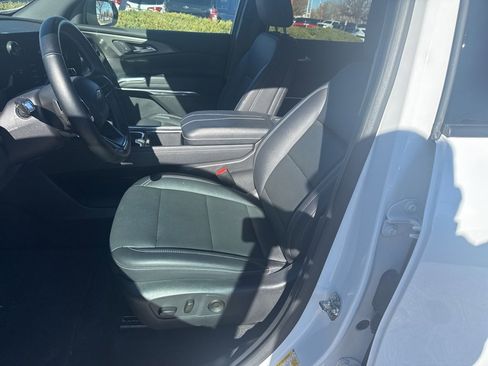 Certified 2025 Chevrolet Traverse LT image 8