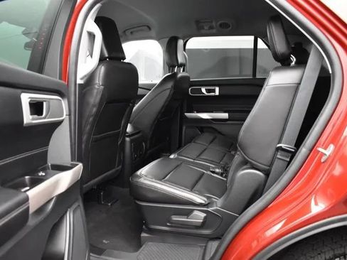 Used 2022 Ford Explorer XLT w/ Equipment Group 202A AWD/4WD image 15