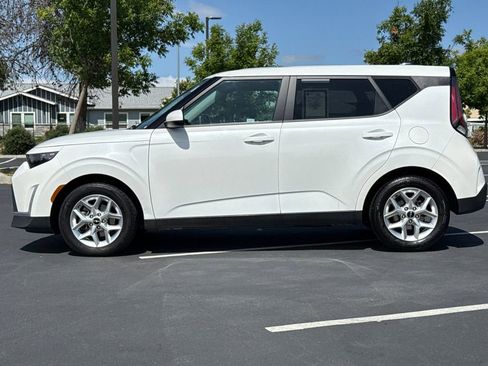 Used 2024 Kia Soul LX w/ Option Group 015 FWD image 14