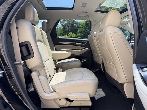 Used 2018 Buick Enclave Premium w/ Experience Buick Package FWD image 17