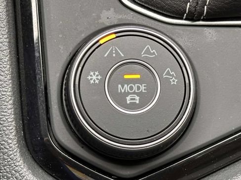 Used 2023 Volkswagen Taos SE w/ Panoramic Sunroof Package AWD/4WD image 34