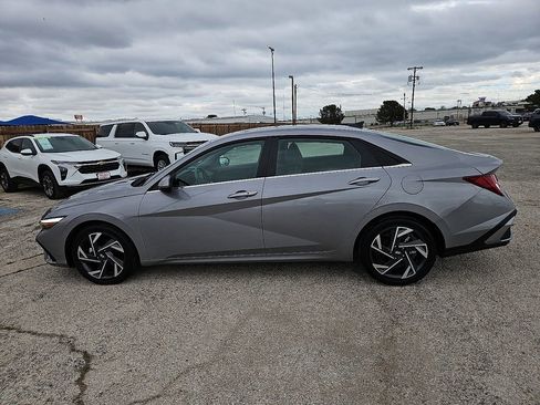 Used 2025 Hyundai Elantra SEL FWD image 3