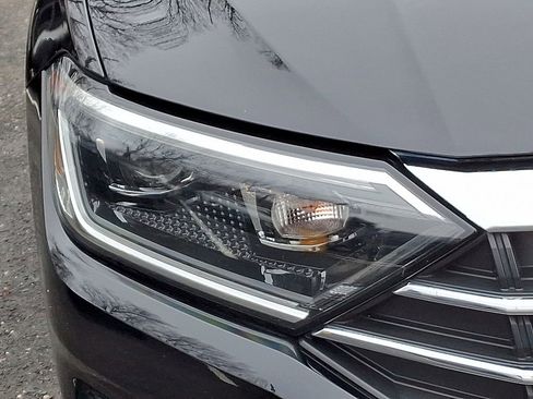 Certified 2021 Volkswagen Jetta SEL Premium image 9