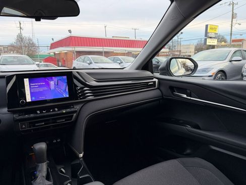 Used 2025 Toyota Camry LE image 34