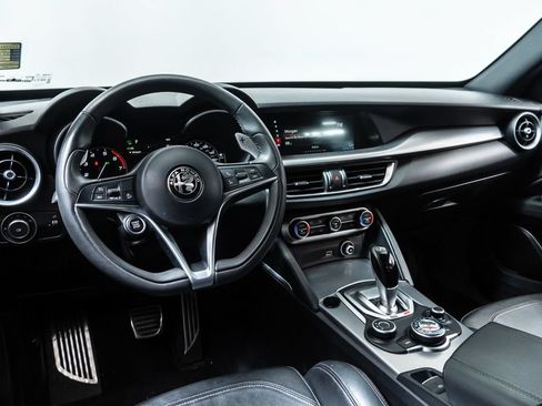 Used 2018 Alfa Romeo Stelvio Ti Sport AWD/4WD image 4