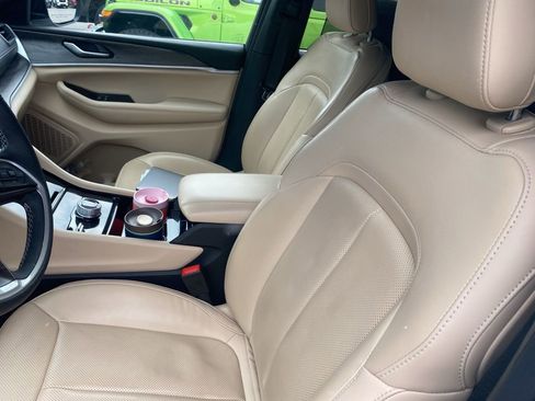 Used 2023 Jeep Grand Cherokee L Limited w/ Luxury Tech Group II image 10