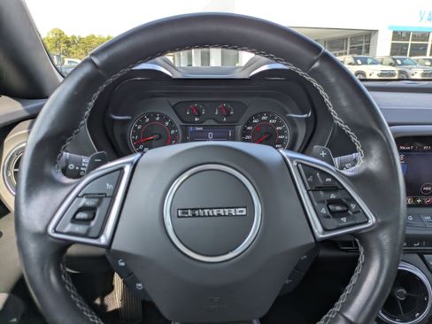 Used 2022 Chevrolet Camaro LT w/ Technology Package image 17