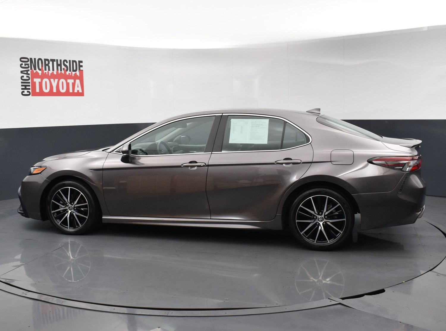 Used 2023 Toyota Camry SE AWD/4WD image 2