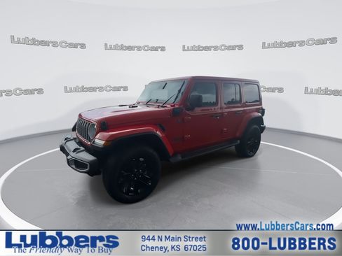 Used 2025 Jeep Wrangler Unlimited Sahara AWD/4WD image 4