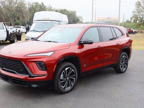 Certified 2026 Buick Enclave Sport Touring w/ Power Package image 5