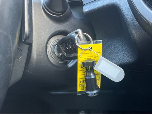 Used 2019 Toyota Camry SE FWD image 17