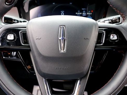 Used 2025 Lincoln Corsair Grand Touring image 12