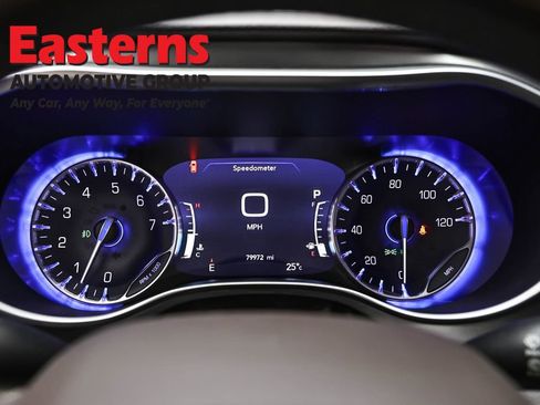 Used 2017 Chrysler Pacifica Touring-L Plus w/ Advanced Safetytec Group FWD image 18