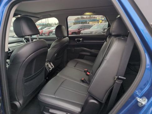 Used 2022 Kia Sorento S w/ Panoramic Sunroof Package image 9
