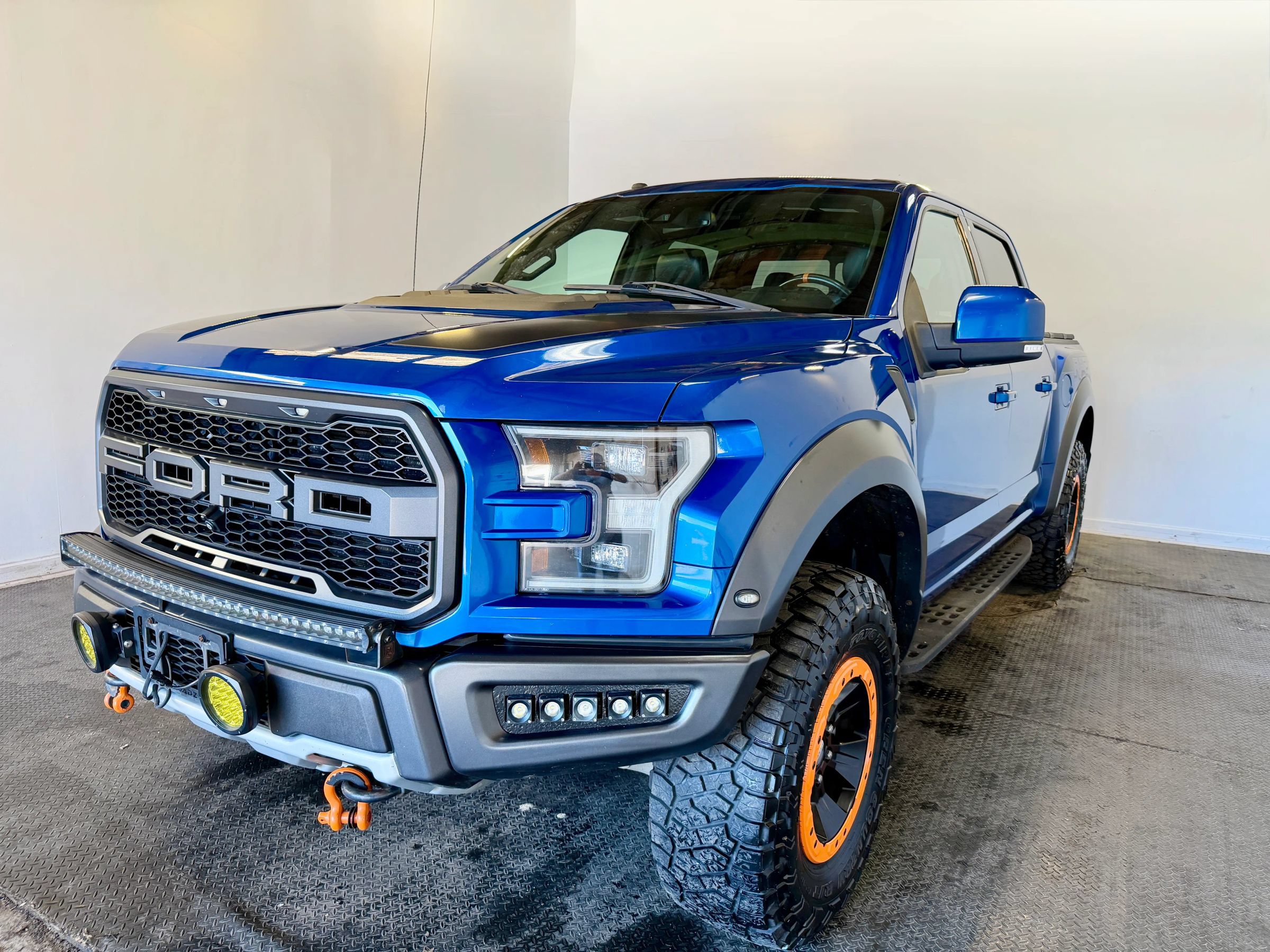 Used 2018 Ford F150 Raptor w/ Equipment Group 802A Luxury AWD/4WD image 2
