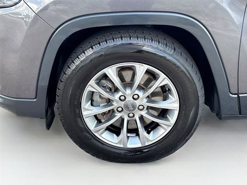 Used 2019 Jeep Cherokee Latitude Plus FWD image 29