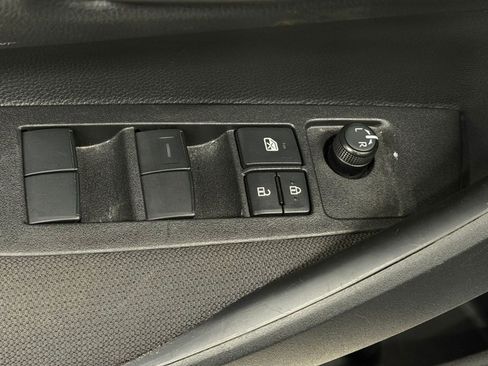 Used 2025 Toyota Corolla LE image 18