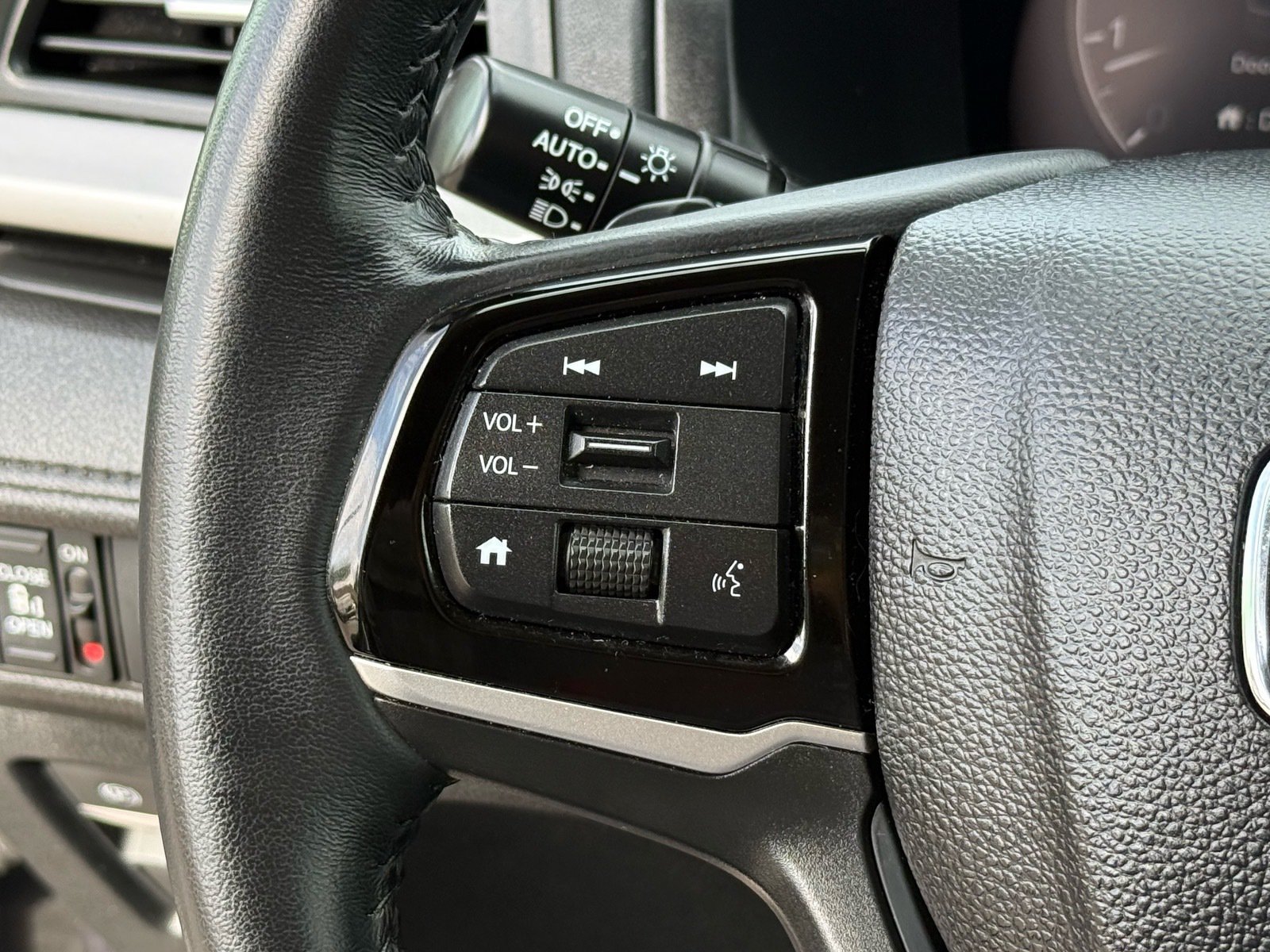 Used 2025 Honda Odyssey EX-L image 17