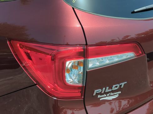Used 2022 Honda Pilot Touring image 11