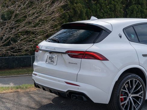 New 2026 Maserati Grecale Modena image 11