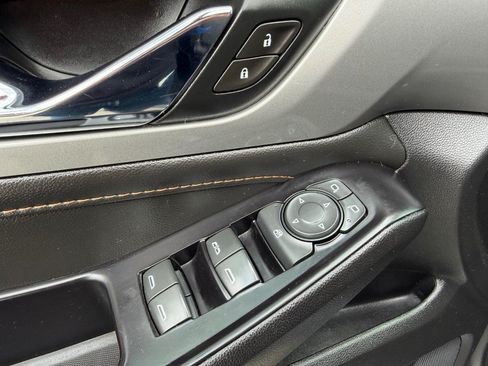 Used 2020 Chevrolet Traverse LT FWD image 31